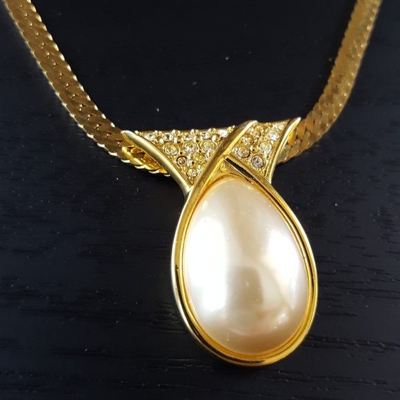 Napier - Vintage Gold & Pearl Set - Picture 2 of 4